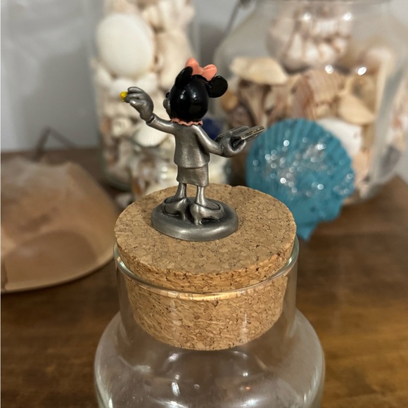 Minnie Mouse teacher 👩🏫 Pewter figurine 🐭 🩷 - Picture 4 of 9